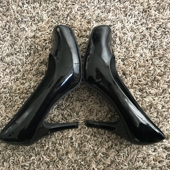 Black shiny heels - Picture 4 of 4